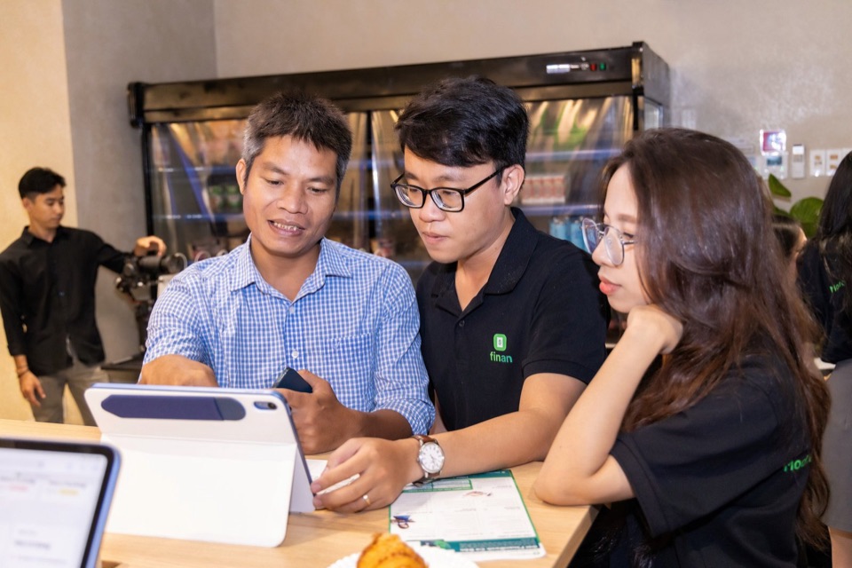 Đội ngũ FinanOne tư vấn trực tiếp cho chủ doanh nghiệp