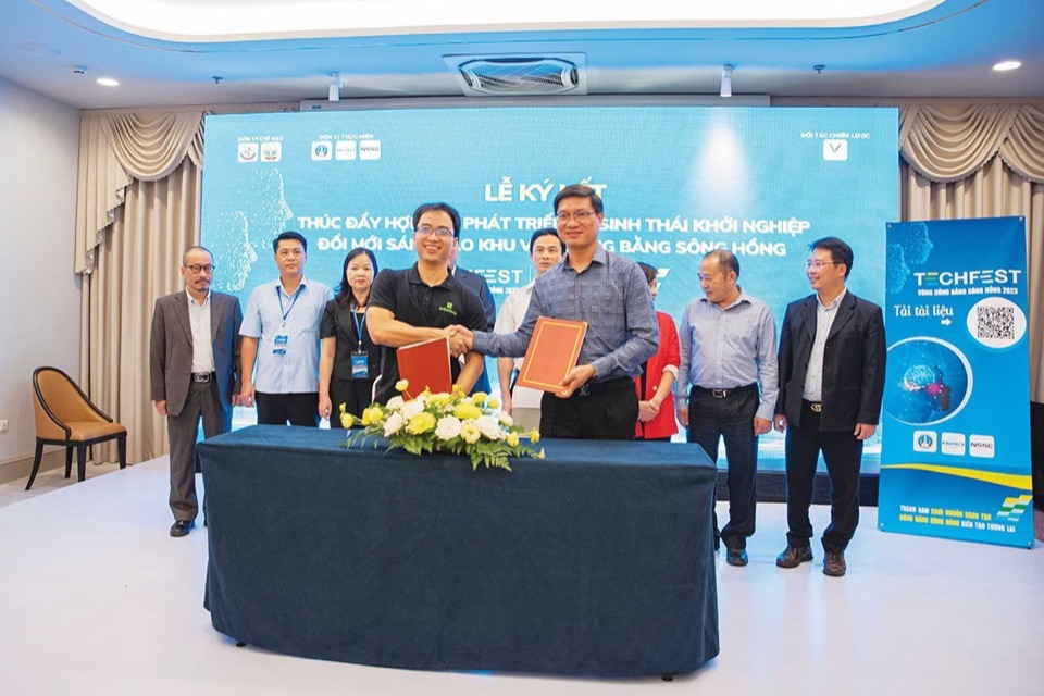 Ký kết hợp tác tại Techfest