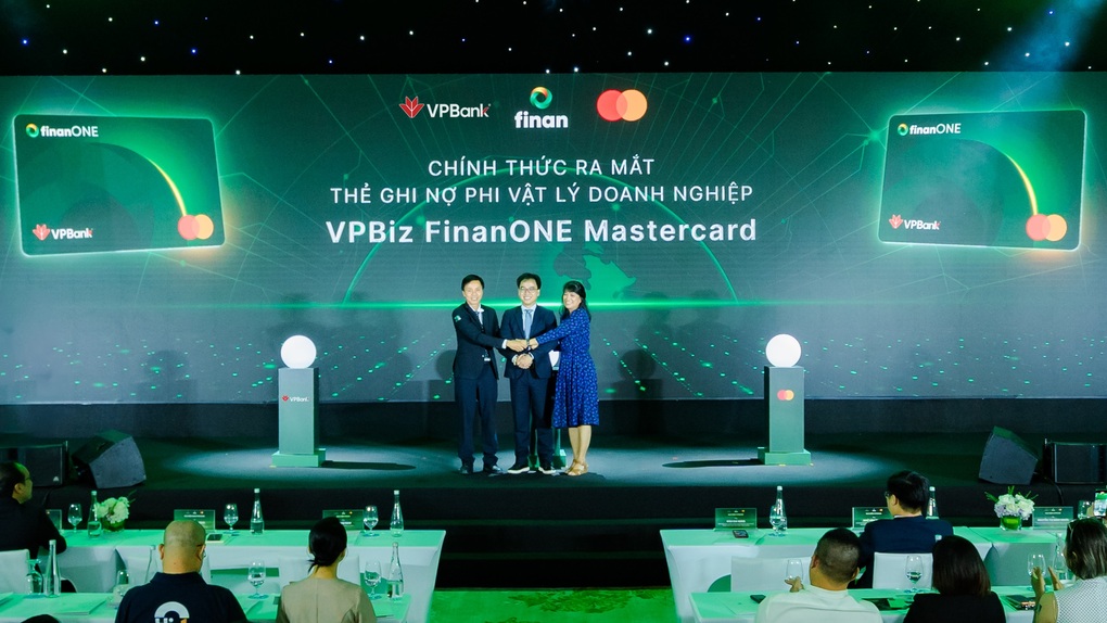 VPBank, FINAN và Mastercard bấm nút ra mắt thẻ VPBiz FinanONE Mastercard