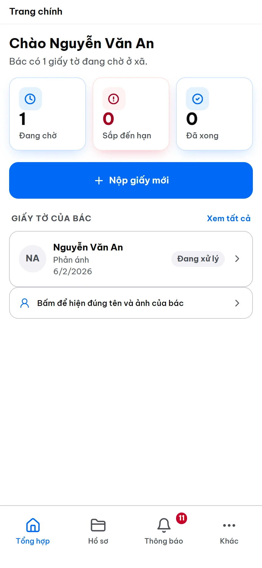 Trang chính của người dân trên Zalo Mini App: lời chào Nguyễn Văn An, một giấy tờ đang chờ ở xã, ba ô đếm Đang chờ / Sắp đến hạn / Đã xong, nút Nộp giấy mới và mục Giấy tờ của bác với phản ánh đang xử lý