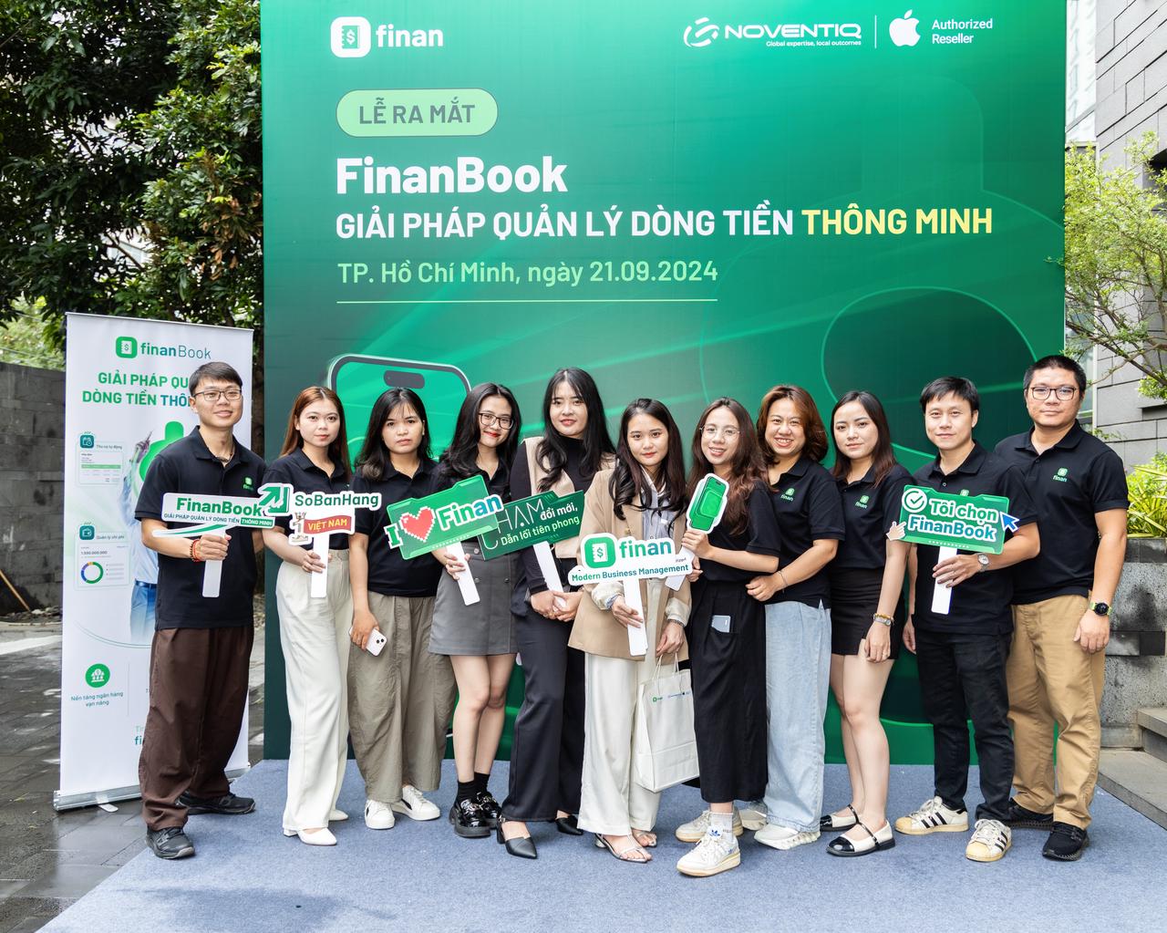 [Recap] Sự kiện ra mắt FinanBook – Khán phòng vỡ òa với tính năng “Nhắc nợ tự động & Thu tiền từ xa”